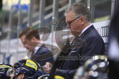 DEL - Eishockey - Saison 2018/2019 - ERC Ingolstadt - Eisbären Berlin - Doug Shedden (Cheftrainer ERCI) macht Notizen - Foto: Meyer Jürgen