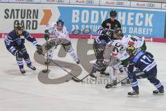 DEL - Eishockey - Saison 2018/2019 - ERC Ingolstadt - Augsburger Panther - Vili Sopanen (#22 ERCI) - Steffen Tölzer (#13 Augsburg) - Petr Taticek (#17 ERCI) - Schmölz Daniel (#25 Augsburg) - Foto: Meyer Jürgen