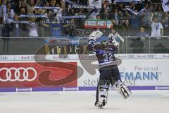 DEL - Eishockey - Saison 2018/2019 - ERC Ingolstadt - Fischtown Pinguins - Jochen Reimer (#32Torwart ERCI) bedankt sich bei den Fans - jubel - Foto: Meyer Jürgen