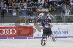 DEL - Eishockey - Saison 2018/2019 - ERC Ingolstadt - Fischtown Pinguins - Jochen Reimer (#32Torwart ERCI) bedankt sich bei den Fans - jubel - Foto: Meyer Jürgen