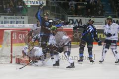 DEL - Eishockey - Saison 2018/2019 - ERC Ingolstadt - Iserlohn Roosters - Sean Sullivan (#37 ERCI) mit dem 1:1 Ausgleichstreffer - jubel - Niko Hovinen Torwart (#32 Iserlohn) - Petr Taticek (#17 ERCI) - Foto: Meyer Jürgen