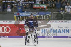 DEL - Eishockey - Saison 2018/2019 - ERC Ingolstadt - Fischtown Pinguins - Jochen Reimer (#32Torwart ERCI) bedankt sich bei den Fans - jubel - Foto: Meyer Jürgen