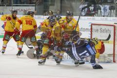 DEL - Eishockey - Saison 2018/2019 - ERC Ingolstadt - Düsseldorfer EG - Petr Taticek (#17 ERCI) wird gefoult - Darin Olver (#40 ERCI) - Patrick Köppchen (#55 Düsseldorf) - Fredrik Pettersson Wentzel Torwart(#53 Düsseldorf) - Foto: Meyer Jürgen