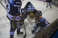 DEL - Eishockey - Saison 2018/2019 - ERC Ingolstadt - Straubing Tigers - Darin Olver (#40 ERCI) wird an der Bande gefoult - Ville Koistinen (#10 ERCI) - blut - Foto: Meyer Jürgen