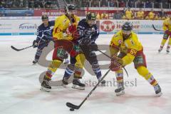 DEL - Eishockey - ERC Ingolstadt - Düsseldorf EG - Marco Nowak (Nr.8, Duesseldorfer EG) David Elsner (ERC 61) Braden Pimm (Nr.64, Duesseldorfer EG)