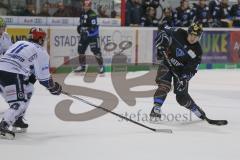 DEL - Eishockey - Saison 2018/2019 - ERC Ingolstadt - Iserlohn Roosters - Ville Koistinen (#10 ERCI) mit einem Schlagschuss - Foto: Meyer Jürgen