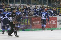 DEL - Eishockey - Saison 2018/2019 - ERC Ingolstadt - Kölner Haie - Mike Collins (#13 ERCI) schiesst den 2:0 Führungstreffer - jubel - klatscht an der Bande ab - Foto: Meyer Jürgen