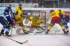 DEL - Eishockey - ERC Ingolstadt - Düsseldorf EG - knapp Torchance, Darin Olver (ERC 40) Kevin Marshall (Nr.46, Duesseldorfer EG) Jerry D`Amigo (9 ERC) Torwart Mathias Niederberger (Nr.35, Duesseldorfer EG)