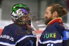 DEL - Eishockey - Saison 2018/2019 - ERC Ingolstadt - Fischtown Pinguins - Timo Pielmeier (#51Torwart ERCI) gratuliert Jochen Reimer (#32Torwart ERCI) zum Shutout - Foto: Meyer Jürgen