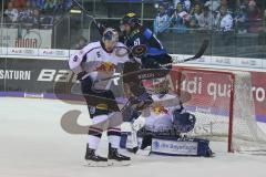 DEL - Eishockey - Saison 2018/2019 - ERC Ingolstadt - Red Bull München - David Elsner (#61 ERCI) springt hoch und lasst den Puck durch - Danny aus den Birken Torwart (#33 München) - Keith Aulie (#5 München) - Foto: Meyer Jürgen
