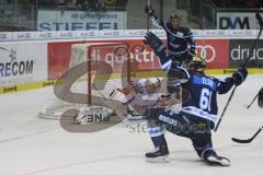 DEL - Eishockey - Saison 2018/2019 - ERC Ingolstadt - Fischtown Pinguins - Tomas Pöpperle Torwart (#42 Bremerhaven) - David Elsner (#61 ERCI) - Thomas Greilinger (#39 ERCI) - Der 1:0 Führungstreffer durch David Elsner (#61 ERCI) - jubel - Foto: Meyer Jürg