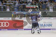 DEL - Eishockey - Saison 2018/2019 - ERC Ingolstadt - Fischtown Pinguins - Jochen Reimer (#32Torwart ERCI) bedankt sich bei den Fans - jubel - Foto: Meyer Jürgen