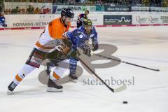 DEL - Eishockey - ERC Ingolstadt - Grizzlys Wolfsburg - Kampf um den Puck, Torwart David Leggio (33 Wolfsburg) Jerry D`Amigo (9 ERC)