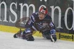 DEL - Eishockey - Saison 2018/2019 - ERC Ingolstadt - Düsseldorfer EG - Tyler Kelleher (#19 ERCI) setzt sich gegen drei Spieler durch und wird gefoult - Foto: Meyer Jürgen