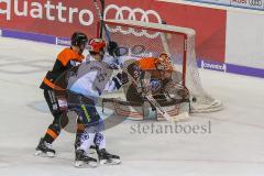 DEL - Eishockey - Saison 2018/2019 - ERC Ingolstadt - Grizzlys Wolfsburg - Jerry Kuhn Torwart (#35 Wolfsburg) - Mike Collins (#13 ERCI) - Foto: Meyer Jürgen