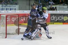 DEL - Eishockey - Saison 2018/2019 - ERC Ingolstadt - Iserlohn Roosters - Mashinter Brandon (#53 ERCI) im Zweikampf vor dem Tor - Sebastian Dahm Torwart (#31 Iserlohn) - Foto: Meyer Jürgen