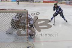 DEL - Eishockey - Saison 2018/2019 - ERC Ingolstadt - Kölner Haie - Playoff - Viertelfinale - Spiel 4 - FTim Wohlgemuth (#33 ERCI) mit dem 1:0 Führungstreffer - jubel - Gustaf Wesslau Torwart (#29 Köln) - Foto: Meyer Jürgen