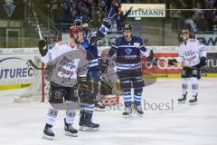 DEL - Eishockey - ERC Ingolstadt - Kölner Haie - PlayOff VF - Spiel 4 - Tor durch Brett Olson (ERC 16) gegen Torwart Gustaf Wesslau (29 Köln) Führung 2:1, Jubel mit Brandon Mashinter (ERC 53), Kai Hospelt (18 Köln)