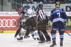 DEL - Eishockey - ERC Ingolstadt - Kölner Haie - PlayOff VF - Spiel 6 - Schlagerei auf dem Feld, Sean Sullivan (ERC 37) gegen Colby Genoway (59 Köln)