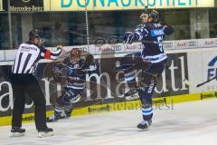 DEL - Eishockey - ERC Ingolstadt - Kölner Haie - PlayOff VF - Spiel 2 - Torwart Gustaf Wesslau (29 Köln), Brandon Mashinter (ERC 53) Tor 2:2 Ausgleich Jubel, mit Tyler Kelleher (19 ERC)