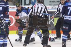 DEL - Eishockey - ERC Ingolstadt - Kölner Haie - PlayOff VF - Spiel 6 - Schlagerei auf dem Feld, Sean Sullivan (ERC 37) gegen Colby Genoway (59 Köln)