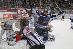 DEL - Eishockey - Saison 2018/2019 - ERC Ingolstadt - Kölner Haie - Brett Olson (#16 ERCI) mit dem 1:1 Ausgleichstreffer - jubel  - Gustaf Wesslau Torwart (#29 Köln) - Foto: Meyer Jürgen