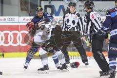 DEL - Eishockey - ERC Ingolstadt - Kölner Haie - PlayOff VF - Spiel 6 - Schlagerei auf dem Feld, Sean Sullivan (ERC 37) gegen Colby Genoway (59 Köln)