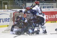 DEL - Eishockey - ERC Ingolstadt - Kölner Haie - PlayOff VF - Spiel 6 - Schlagerei auf dem Feld, Colton Jobke (7 ERC) Frederik Tiffels (21 Köln)