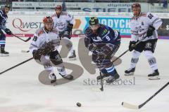DEL - Eishockey - ERC Ingolstadt - Kölner Haie - PlayOff VF - Spiel 4 - Jerry D`Amigo (9 ERC) un dlinks Jason Akeson (19 Köln) und rechts Colby Genoway (59 Köln)