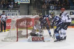 DEL - Eishockey - ERC Ingolstadt - Kölner Haie - PlayOff VF - Spiel 2 - Thomas Greilinger (ERC 39) trifft von hinten ins Tor von Torwart Gustaf Wesslau (29 Köln), David Elsner (ERC 61) Brett Olson (ERC 16) jubeln, Sieg in Overtime 4:3