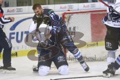 DEL - Eishockey - ERC Ingolstadt - Kölner Haie - PlayOff VF - Spiel 6 - Schlagerei auf dem Feld, Colton Jobke (7 ERC) Simon Despres (47 Köln)