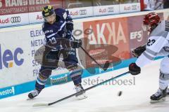 DEL - Eishockey - ERC Ingolstadt - Kölner Haie - PlayOff VF - Spiel 2 - Maury Edward (ERC 23)Austin Madaisky (23 Köln)