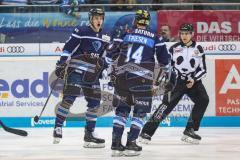 DEL - Eishockey - ERC Ingolstadt - Kölner Haie - PlayOff VF - Spiel 4 - Tim Wohlgemuth (ERC 33)trifft zum 1:0 Tir, gegen Torwart Gustaf Wesslau (29 Köln) Jubel mit Darin Olver (ERC 40) Dustin Friesen (ERC 14)