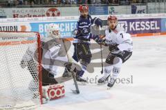 DEL - Eishockey - ERC Ingolstadt - Kölner Haie - PlayOff VF - Spiel 6 - Torwart Gustaf Wesslau (29 Köln) Thomas Greilinger (ERC 39) Dominik Tiffels (7 Köln)