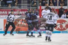 DEL - Eishockey - ERC Ingolstadt - Kölner Haie - PlayOff VF - Spiel 4 - Tim Wohlgemuth (ERC 33)trifft zum 1:0 Tir, gegen Torwart Gustaf Wesslau (29 Köln) Jubel mit Dustin Friesen (ERC 14)