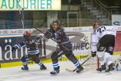 DEL - Eishockey - ERC Ingolstadt - Kölner Haie - PlayOff VF - Spiel 2 - Torwart Gustaf Wesslau (29 Köln), Brandon Mashinter (ERC 53) Tor 2:2 Ausgleich Jubel, mit Tyler Kelleher (19 ERC)