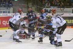 DEL - Eishockey - ERC Ingolstadt - Kölner Haie - PlayOff VF - Spiel 6 - Tor 3:2 durch Brett Olson (ERC 16) Jubel Brandon Mashinter (ERC 53)