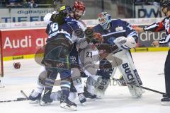 DEL - Eishockey - ERC Ingolstadt - Kölner Haie - PlayOff VF - Spiel 6 - Schlagerei auf dem Feld, Brett Olson (ERC 16) Frederik Tiffels (21 Köln) Torwart Timo Pielmeier (ERC 51)