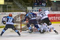 DEL - Eishockey - ERC Ingolstadt - Kölner Haie - PlayOff VF - Spiel 2 - Torwart Gustaf Wesslau (29 Köln), Brandon Mashinter (ERC 53) Tor 2:2 Ausgleich Jubel, mit Tyler Kelleher (19 ERC)