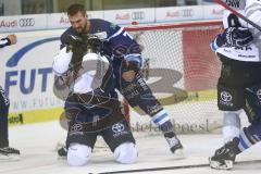 DEL - Eishockey - ERC Ingolstadt - Kölner Haie - PlayOff VF - Spiel 6 - Schlagerei auf dem Feld, Colton Jobke (7 ERC) Simon Despres (47 Köln)