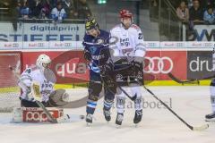 DEL - Eishockey - ERC Ingolstadt - Kölner Haie - PlayOff VF - Spiel 2 - Torwart Gustaf Wesslau (29 Köln), Brandon Mashinter (ERC 53) Tor 2:2 Ausgleich Jubel,