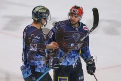 DEL - Eishockey - Saison 2019/20 - ERC Ingolstadt - Fishtown Pinguins - Brandon Mashinter (#53 ERCI) - Brett Olson (#16 ERCI) - Foto: Jürgen Meyer