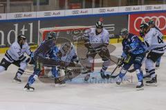 DEL - Eishockey - Saison 2019/20 - ERC Ingolstadt - Nürnberg Ice Tigers - Darin Olver (#40 ERCI) - Niklas Treutle Torwart (#31 Nürnberg) - David Elsner (#61 ERCI) - Foto: Jürgen Meyer