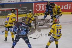 DEL - Eishockey - Saison 2019/20 - ERC Ingolstadt - Krefeld Pinguine - Brett Olson (#16 ERCI) - Wayne Simpson (#21 ERCI) - Dimitri Pätzold Torwart (#32 Krefeld) - Foto: Jürgen Meyer