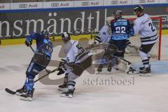 DEL - Eishockey - Saison 2019/20 - ERC Ingolstadt - Nürnberg Ice Tigers - Brett Olson (#16 ERCI) - Wirth Moritz (#5 Nürnberg) - Matt Bailey (#22 ERCI) - Foto: Jürgen Meyer