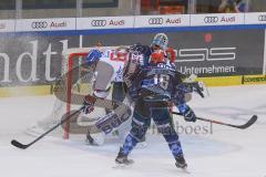 DEL - Eishockey - Saison 2019/20 - ERC Ingolstadt -  Adler Mannheim - Brett Olson (#16 ERCI) Topscorer - roter Helm - Timo Pielmeier (#51Torwart ERCI) - Tommi Huhtala (#61 Mannheim) - Foto: Jürgen Meyer