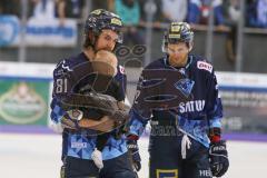 DEL - Eishockey - Saison 2019/20 - ERC Ingolstadt - Augsburger Panther - Kris Foucault (#81 ERCI) mit seinem Kind - Foto: Jürgen Meyer