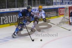 Im Bild: Simon Schütz (#97 ERC) und Brock Hooton (#16 Bremerhafen)

Eishockey - Herren - DEL - Saison 2019/2020, Spiel 8 - 4.10.2019 -  ERC Ingolstadt - Fischtowns Pinguins - Foto: Ralf Lüger