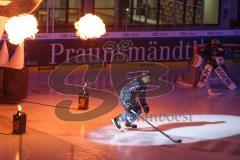 DEL - Eishockey - Saison 2019/20 - ERC Ingolstadt -  Straubing Tigers - Mike Collins (#13 ERCI) - beim Einlaufen -  Foto: Jürgen Meyer