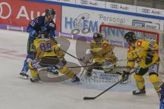 DEL - Eishockey - Saison 2019/20 - ERC Ingolstadt - Krefeld Pinguine - Brandon Mashinter (#53 ERCI) - Dimitri Pätzold Torwart (#32 Krefeld) - Martin Schymainski (#88 Krefeld) - Foto: Jürgen Meyer